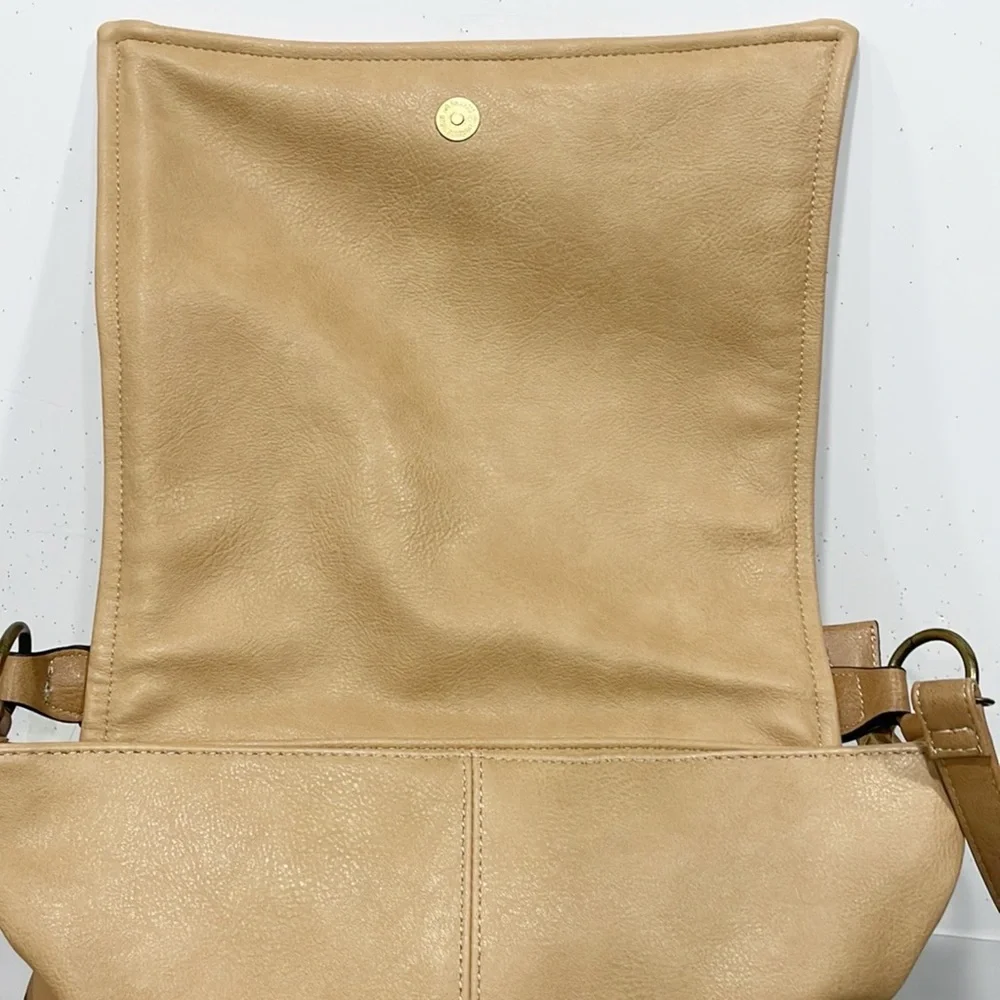 Coco + Carmen Giana Messenger Bag Shoulder Crossbody Tan Vegan‎ Faux Leather